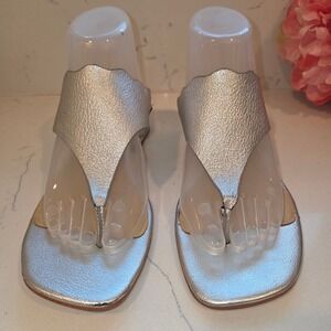 Marc Fisher Veva Silver Metallic Leather Scalloped Thong Block Heel Sandals 9.5M